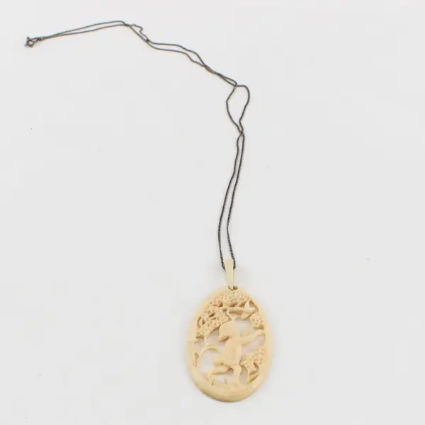 Vintage Openwork Hand-Carved Hard Plastic Pendant Necklace 27"