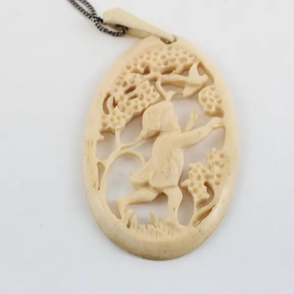 Vintage Openwork Hand-Carved Hard Plastic Pendant Necklace 27"