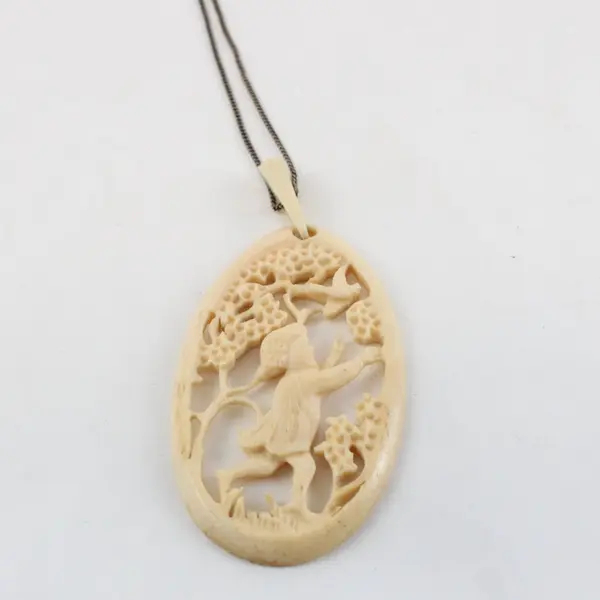 Vintage Openwork Hand-Carved Hard Plastic Pendant Necklace 27"