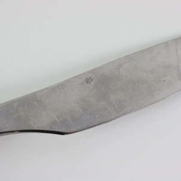 Lot of 2 Gourmet Settings Vault Stainless Steel Solid Handle Dinner Knives 9.25"
