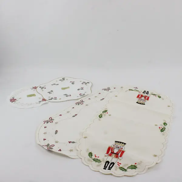 Lot of 4 Assorted Yesteryear Christmas Embroidered Linens Runner Doily