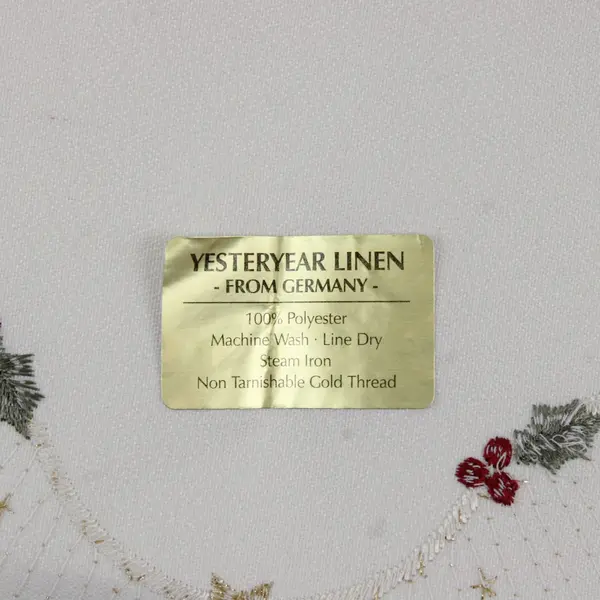 Lot of 4 Assorted Yesteryear Christmas Embroidered Linens Runner Doily