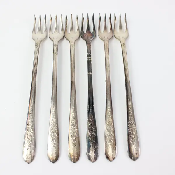 Lot of 6 Oneida Vintage Royal Rose Silverplate Cocktail/Seafood Forks 6 1/8"