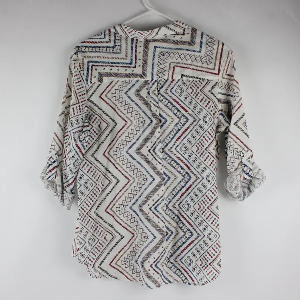 Eden & Olivia Blouse M White Blue Red Geometric V-Neck Long Sleeve Roll-Tab