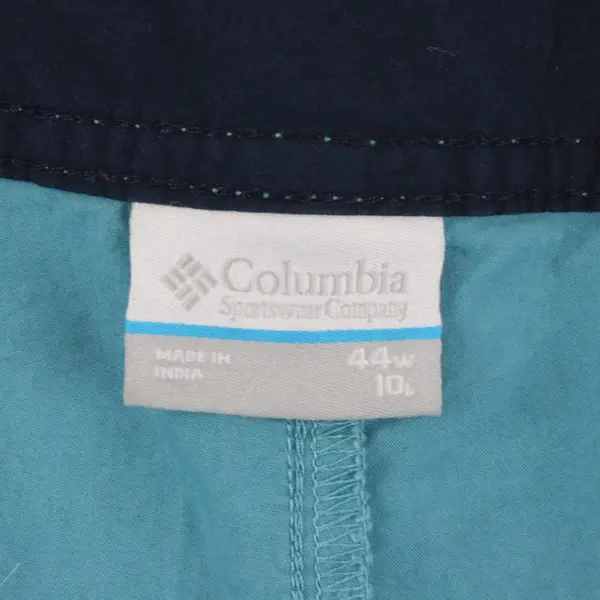 Columbia Women's Blue Flat Front Shorts Size 44W