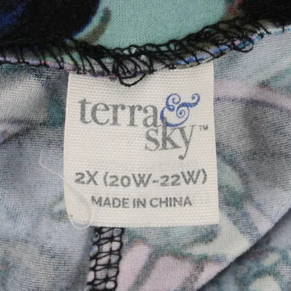 Terra & Sky Women Plus Blue Multicolor Tropical Capri Leggings Soft 2X (20W-22W)