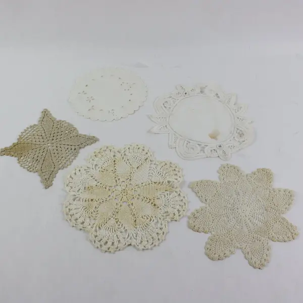Lot of 15 Vintage Doilies Crafts DIY Upcycling FLAWED