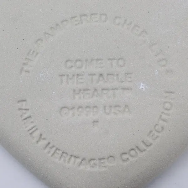 Pampered Chef R2913 Come to the Table Heart Clay Cookie Mold New Open Box