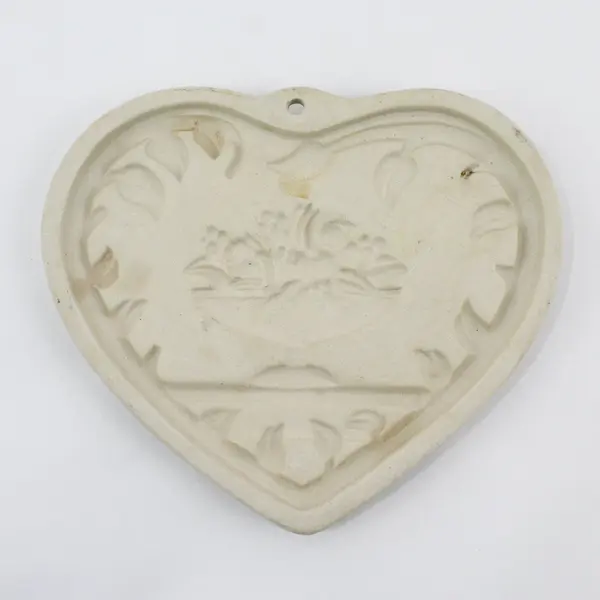 1999 Pampered Chef R2913 Heart Clay Cookie Mold Come to the Table