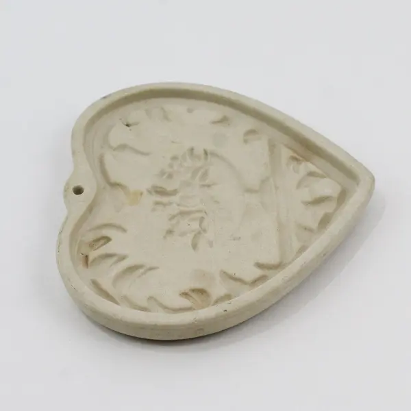 1999 Pampered Chef R2913 Heart Clay Cookie Mold Come to the Table