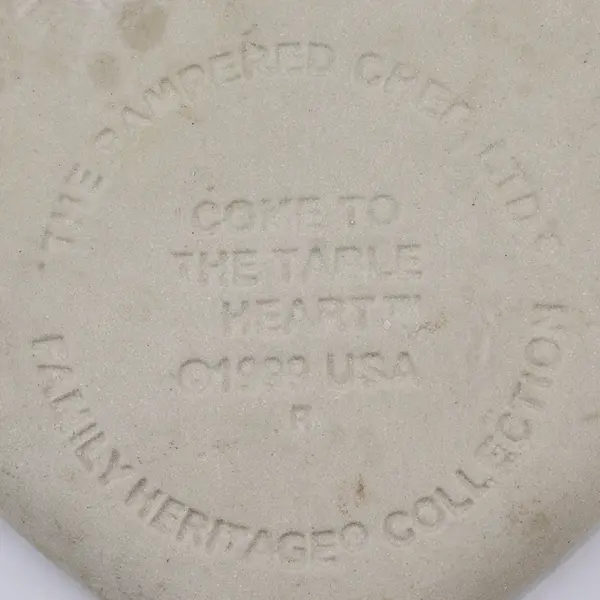 1999 Pampered Chef R2913 Heart Clay Cookie Mold Come to the Table