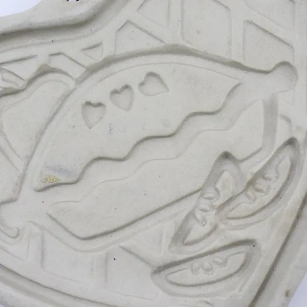 Pampered Chef 1998 Welcome Home Heart Stoneware Cookie Mold