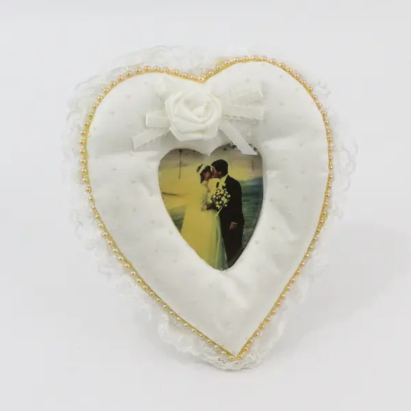 Vtg. Ornate Heart-Shaped Wedding Photo Frame, White & Cream 1987 EHW Enterprises