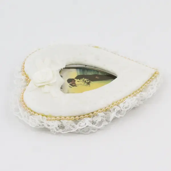 Vtg. Ornate Heart-Shaped Wedding Photo Frame, White & Cream 1987 EHW Enterprises