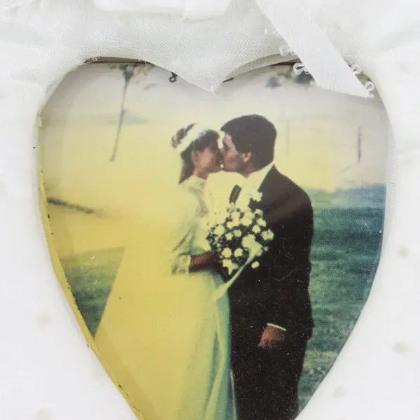 Vtg. Ornate Heart-Shaped Wedding Photo Frame, White & Cream 1987 EHW Enterprises
