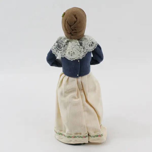 1993 Byers' Choice Carolers Woman Figurine Lace Shawl Fur Muff Christmas