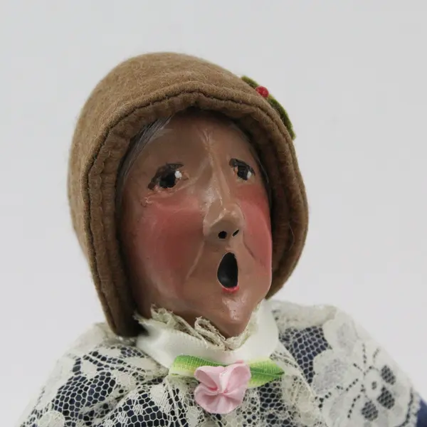1993 Byers' Choice Carolers Woman Figurine Lace Shawl Fur Muff Christmas