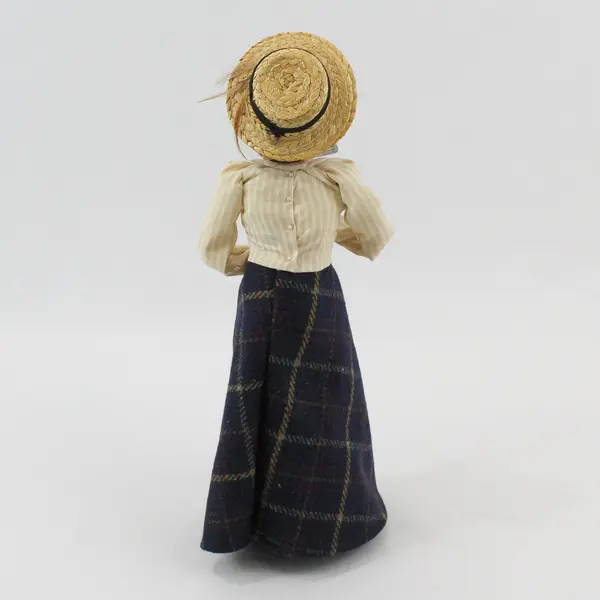 2002 Byers Choice Carolers Woman Golfer Figurine 