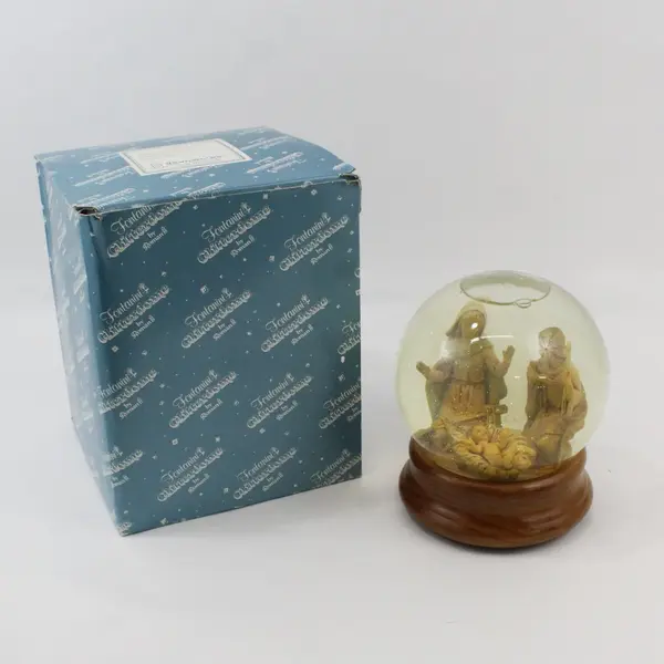 1988 Roman Fontanini  Musical Nativity Holy Family Glitterdome Snow Globe