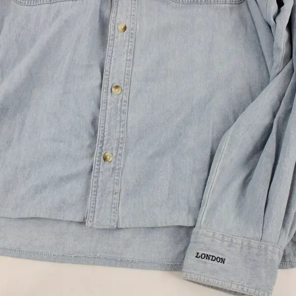 Hard Rock Cafe London Light Wash Denim Button-Up Men's Large FLAWED
