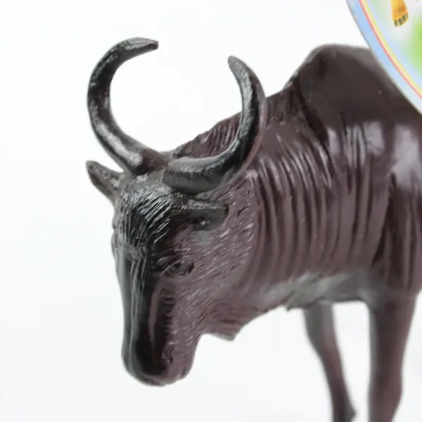 Wild Animals Collection Molded Plastic Wildebeest Figure 4 Inch KK203