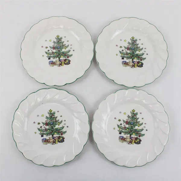 Nikko Happy Holidays Lot of 4 Vintage 8in Scalloped Salad Dessert Plates