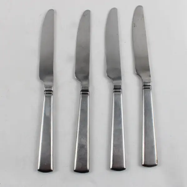 Lot of 4 Cambridge Silver Reston Stainless Steel Silverware Dining Knives 9 1/4"