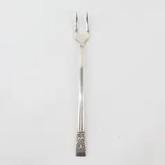 Rare Oneida Silverplate Coronation Pattern Glossy Olive Fork 6 1/8 in