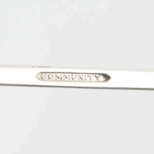 Rare Oneida Silverplate Coronation Pattern Glossy Olive Fork 6 1/8 in