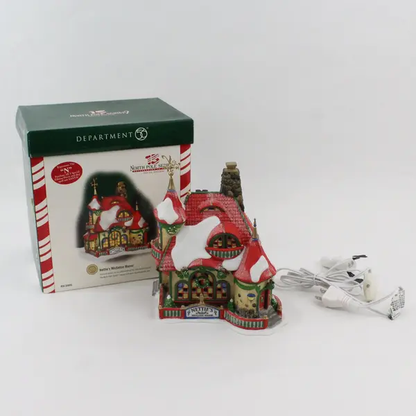 2004 Dept 56 North Pole Series Nettie's Mistletoe Manor 56895 