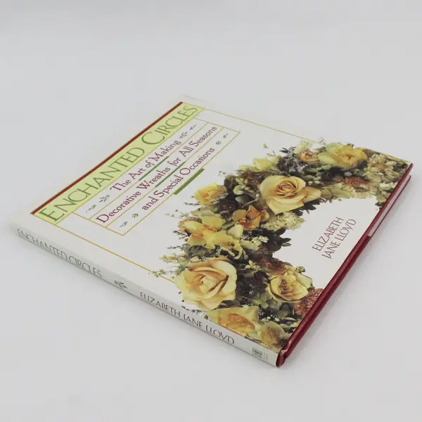 Enchanted Circles Art of Making Decorative Wreaths Elizabeth Lloyd 1990 HC DJ