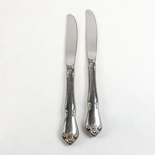 Lot of 2 Oneida Rogers Arbor Rose-True Rose Stainless Modern Solid Knives 8 3/8