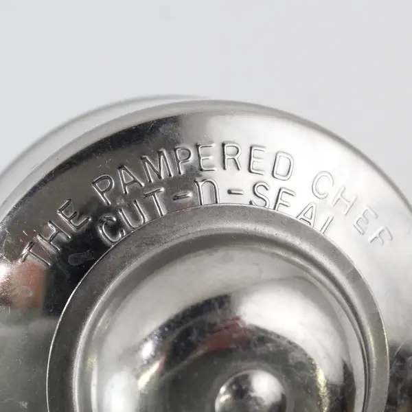 Pampered Chef Cut-N-Seal 3.5in Pastry Tool