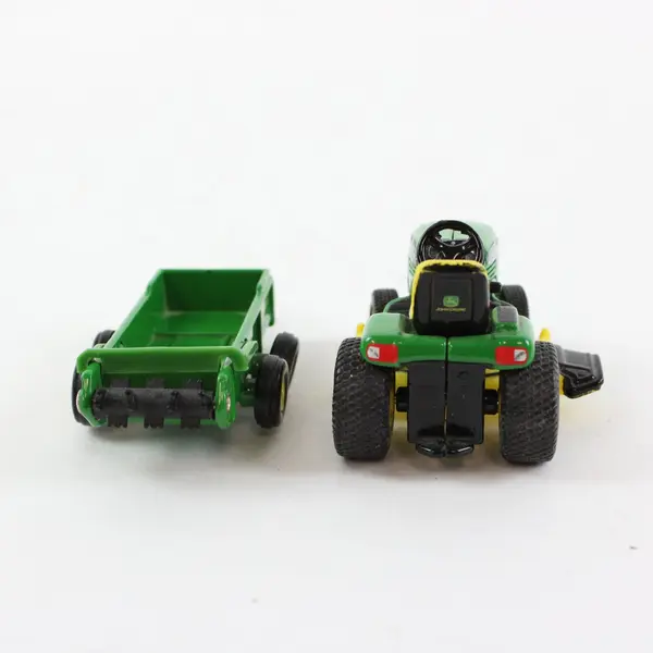 John Deere Riding Lawn Mower w/Trailer, 1/32 scale F0514Q01 