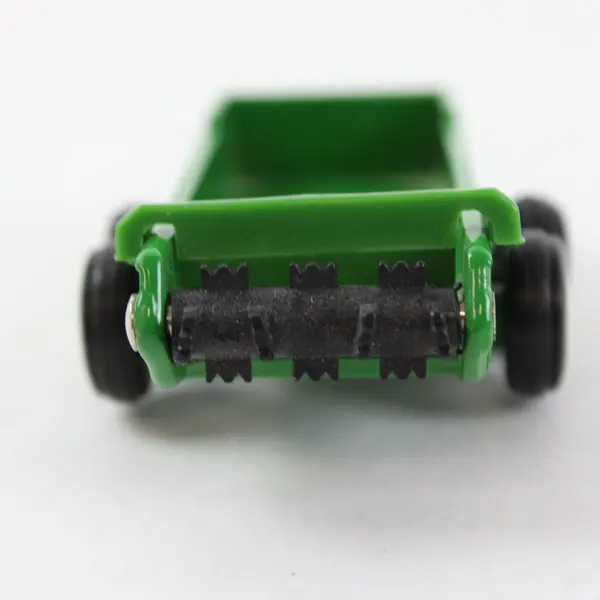 John Deere Riding Lawn Mower w/Trailer, 1/32 scale F0514Q01 
