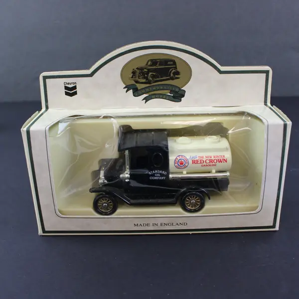 Lot 2 Lledo "Days Gone" Vintage Die-Cast Vehicle Models in boxes, England 1993 