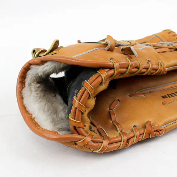 Wilson Elite Series A1670 14" Leather Baseball Softball Mitt Right Hand Throw