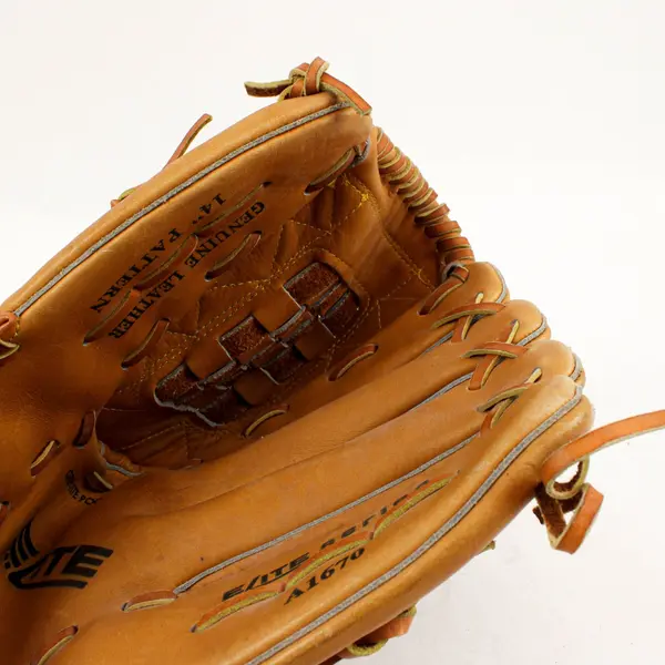 Wilson Elite Series A1670 14" Leather Baseball Softball Mitt Right Hand Throw