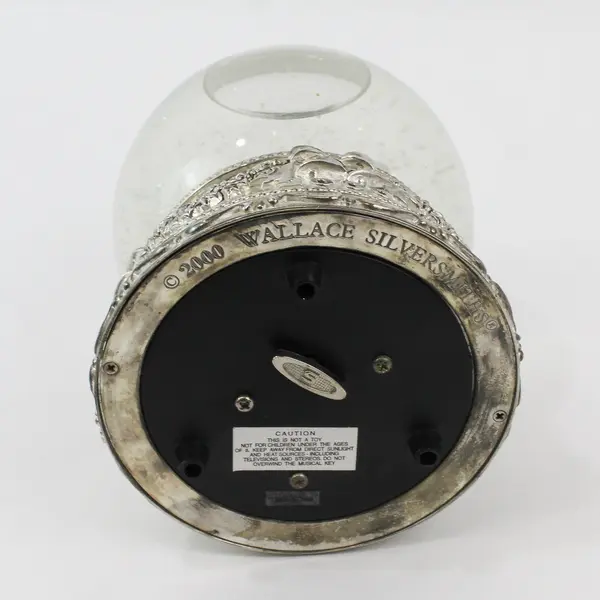 2000 Wallace Silversmiths Musical Snow Globe Hark! The Herald Angels Sing