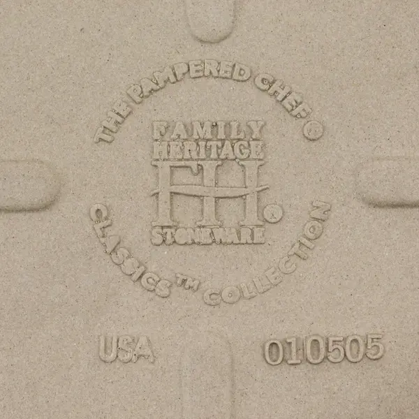 Pampered Chef Family Heritage 10" Round Pizza Baking Stone 010505