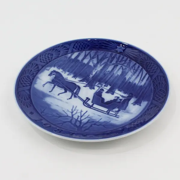 1984 Royal Copenhagen Christmas Plate Jingle Bells Blue White 