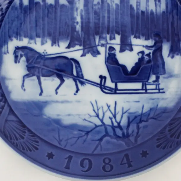 1984 Royal Copenhagen Christmas Plate Jingle Bells Blue White 