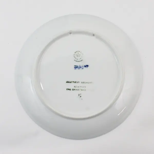 Royal Copenhagen 1981 Christmas Plate Admiring the Christmas Tree 7"