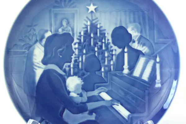 1971 Bing & Grondahl Jule Aften 1000/9071 Christmas at Home Porcelain Denmark