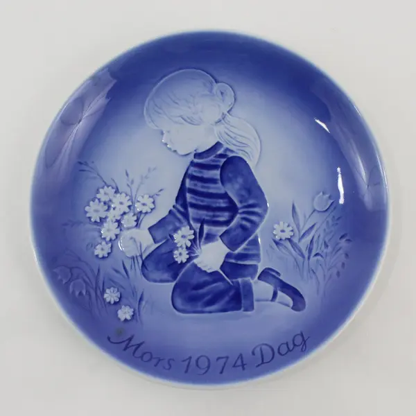 1974 Desiree Denmark 1974 Daisies for Mother Blue Collector Plate 7.5"
