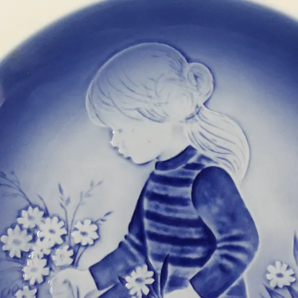1974 Desiree Denmark 1974 Daisies for Mother Blue Collector Plate 7.5"