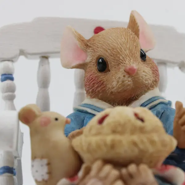 1995 Enesco Priscilla Hillman Little Jack Horner Mouse Figurine
