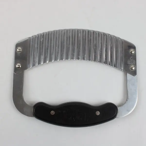 Pampered Chef Stainless Steel Chef's Crinkle Cutter Curved Blade