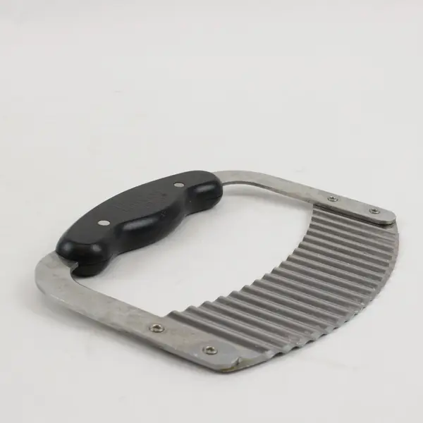 Pampered Chef Stainless Steel Chef's Crinkle Cutter Curved Blade