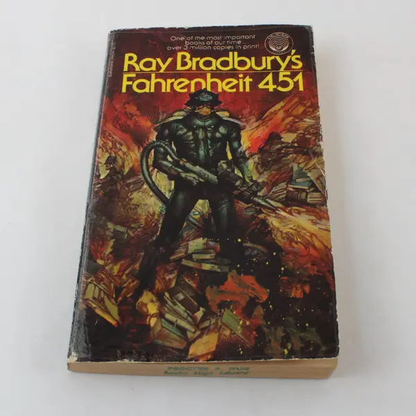 Ray Bradbury Fahrenheit 451 Paperback Novel Del Rey Ballantine ISBN 0345292340